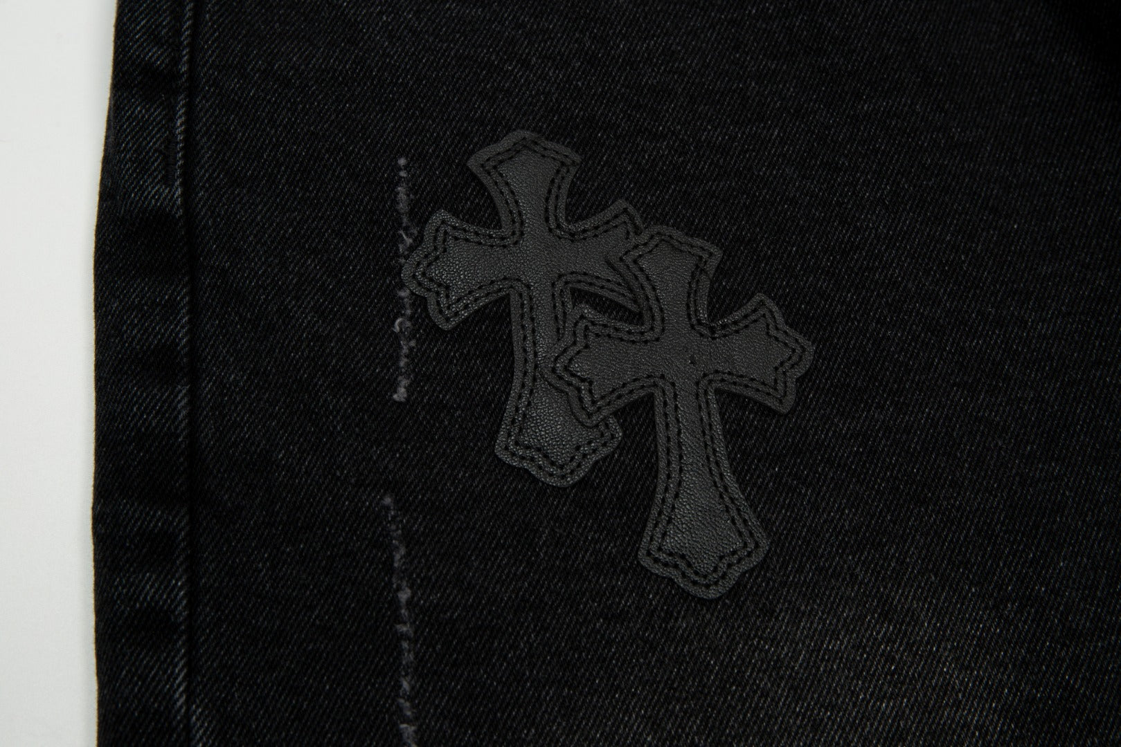CHROME HEARTS BLACK CROSS PATCH JORTS BLACK - netstar®