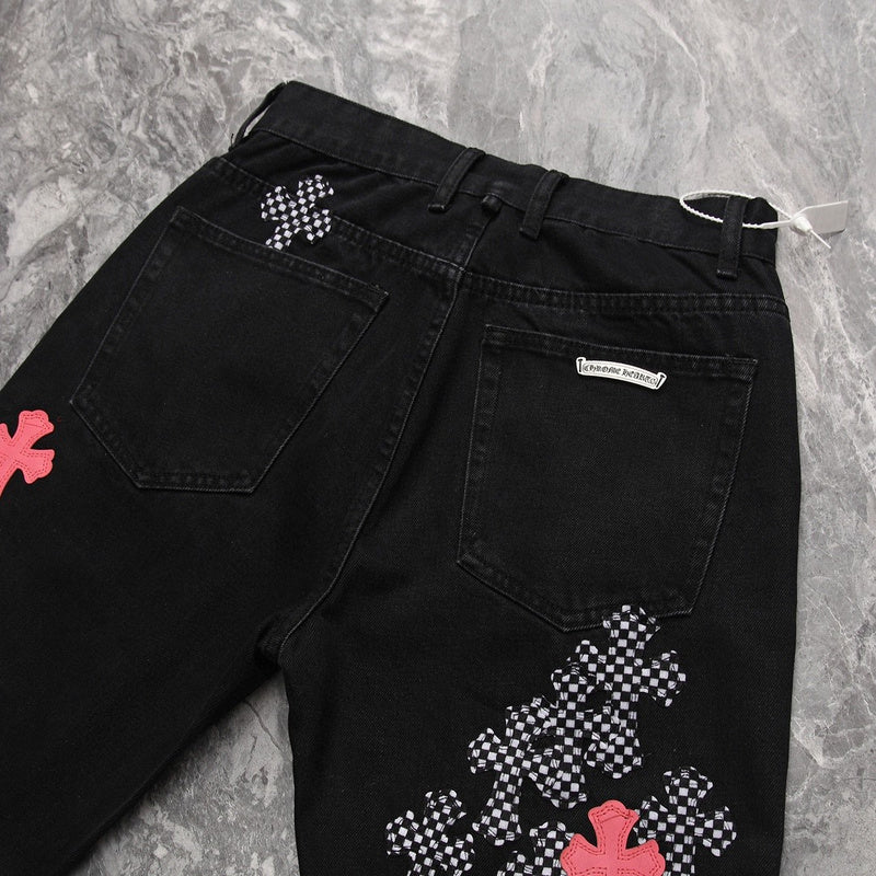 CHROME HEARTS PINK & CHECKERED CROSS PATCH FLEURKNEE JEANS BLACK - netstar®