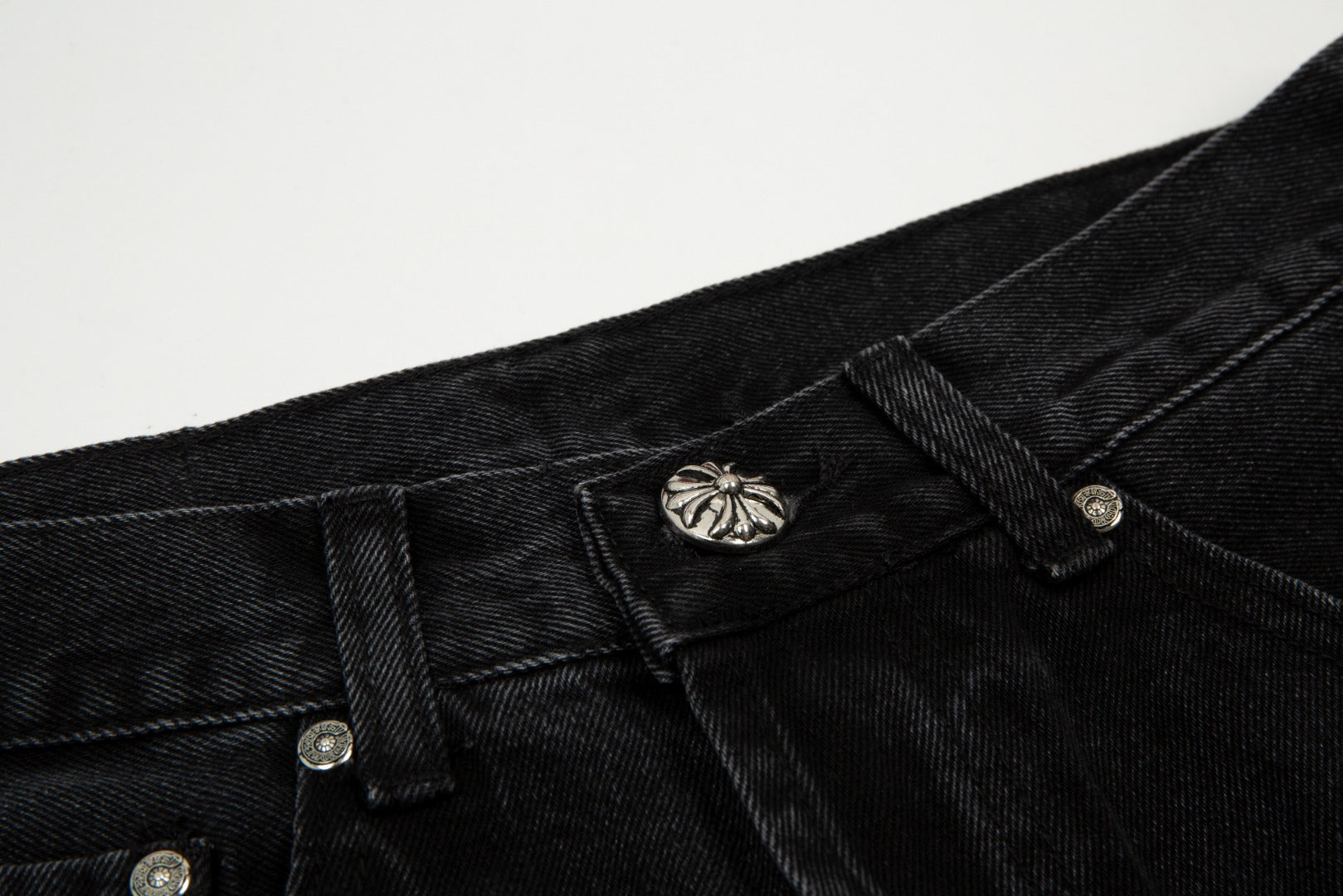 CHROME HEARTS BLACK CROSS PATCH JORTS BLACK - netstar®